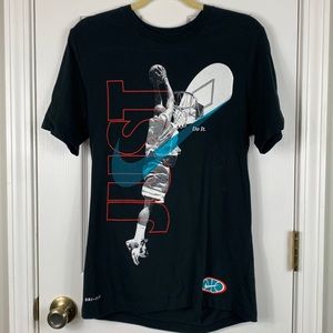 The Nike Tee black short sleeved tee shirt size small. Sri-fit. Basketball front